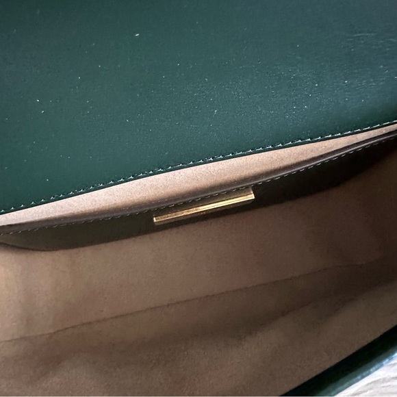 New Tory Burch ROBINSON PATENT QUILTED SHOULDER BAG - Picture 11 of 17